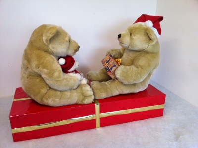 2 ours sur un paquet cadeau OU2