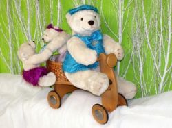 3 ours sur un tricycle